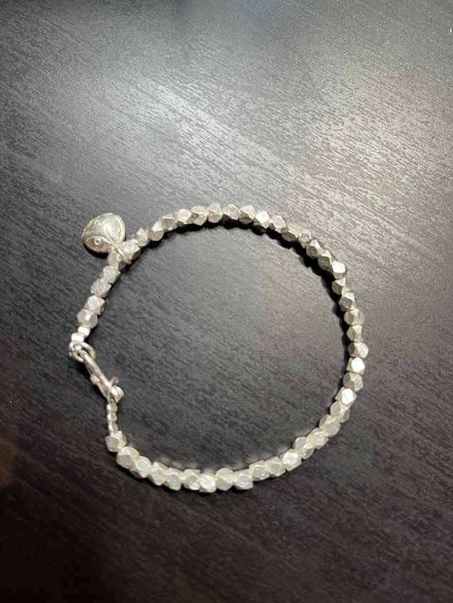 Silver donut-shaped silver beads bracelet (B0073A)