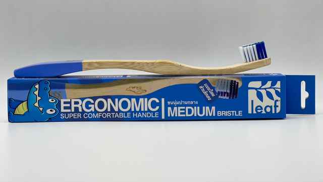 leaf ERGONOMIC BAMBOO TOOTHBRUSH - MEDIUM (smaller bristle head)