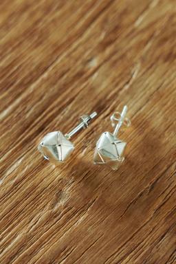 Handmade woven cube Silver Stud Earring (E0130)